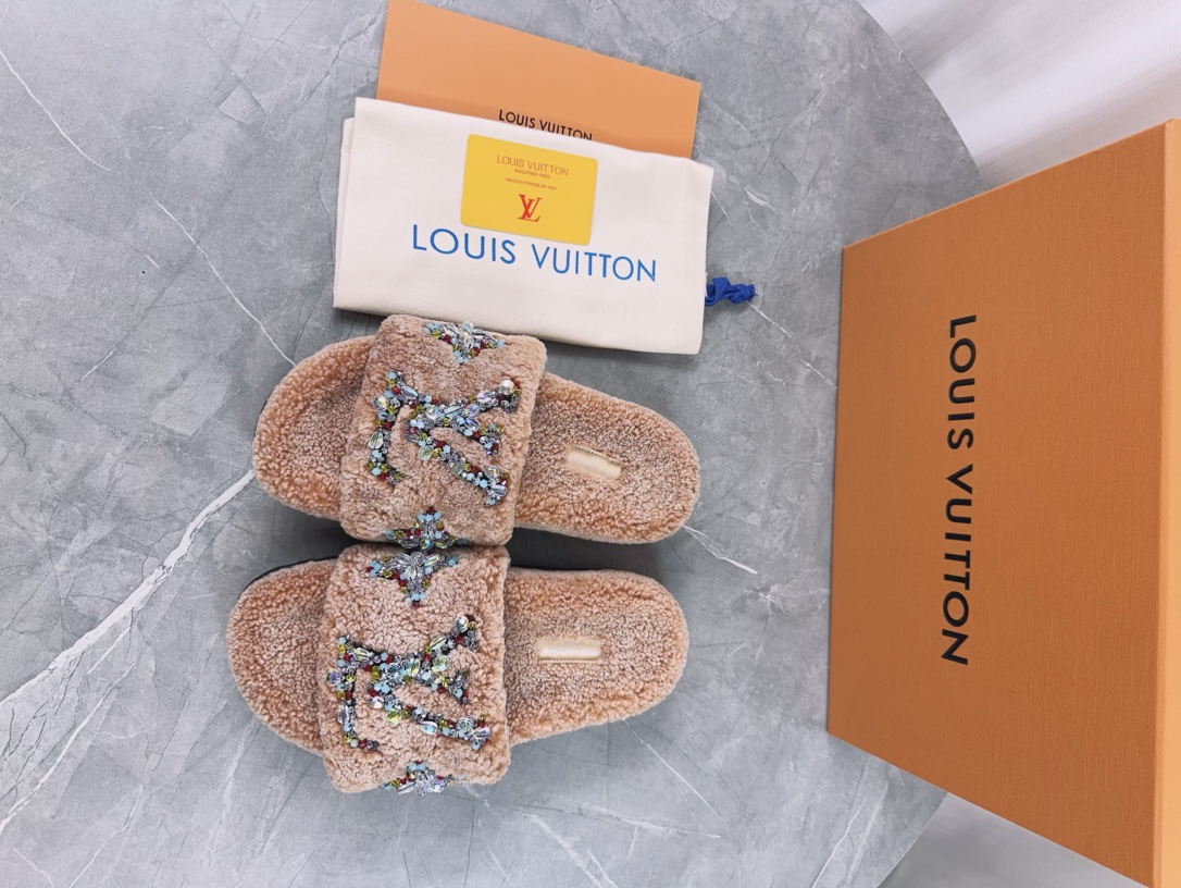 LV 精品毛絨拖鞋 奶咖亮片刺繡款|超A仿原單精品圖片 6 LV 精品毛絨拖鞋 奶咖亮片刺繡款|歐美奢侈品精品推薦
