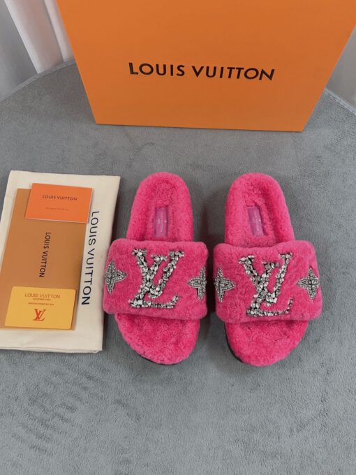 LV 高仿毛絨拖鞋 桃紅水鑽刺繡款