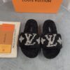 LV 高仿毛絨拖鞋 黑色水鑽刺繡款｜歐美奢侈品精品推薦