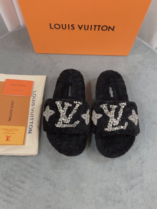 LV 高仿毛絨拖鞋 黑色水鑽刺繡款