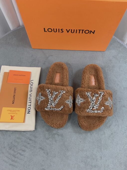 LV 高仿毛絨拖鞋 棕色水鑽刺繡款