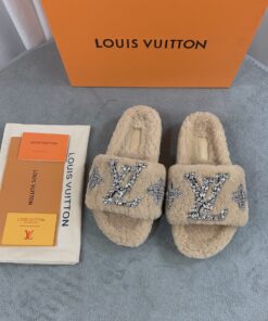 LV 高仿毛絨拖鞋 米色水鑽刺繡款