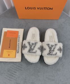 LV 高仿毛絨拖鞋 白色水鑽刺繡款