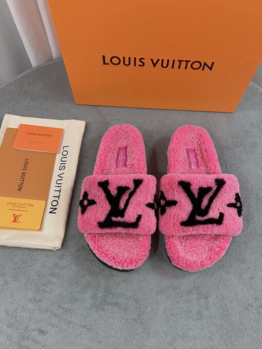 LV 高仿毛絨拖鞋 玫紅黑大LOGO時尚款