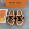 LV 高仿毛絨拖鞋 卡其黑大LOGO百搭款｜歐美奢侈品精品推薦