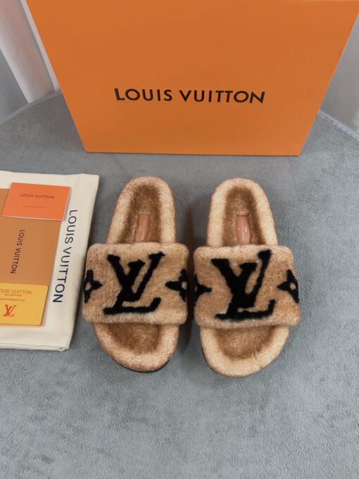 LV 高仿毛絨拖鞋 卡其黑大LOGO百搭款