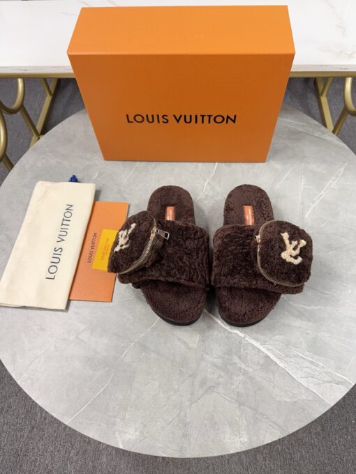 LV 高仿毛絨拖鞋 深棕小口袋設計休閒款
