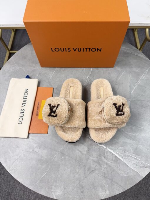 LV 一比一毛絨拖鞋 奶油色小口袋設計休閒款
