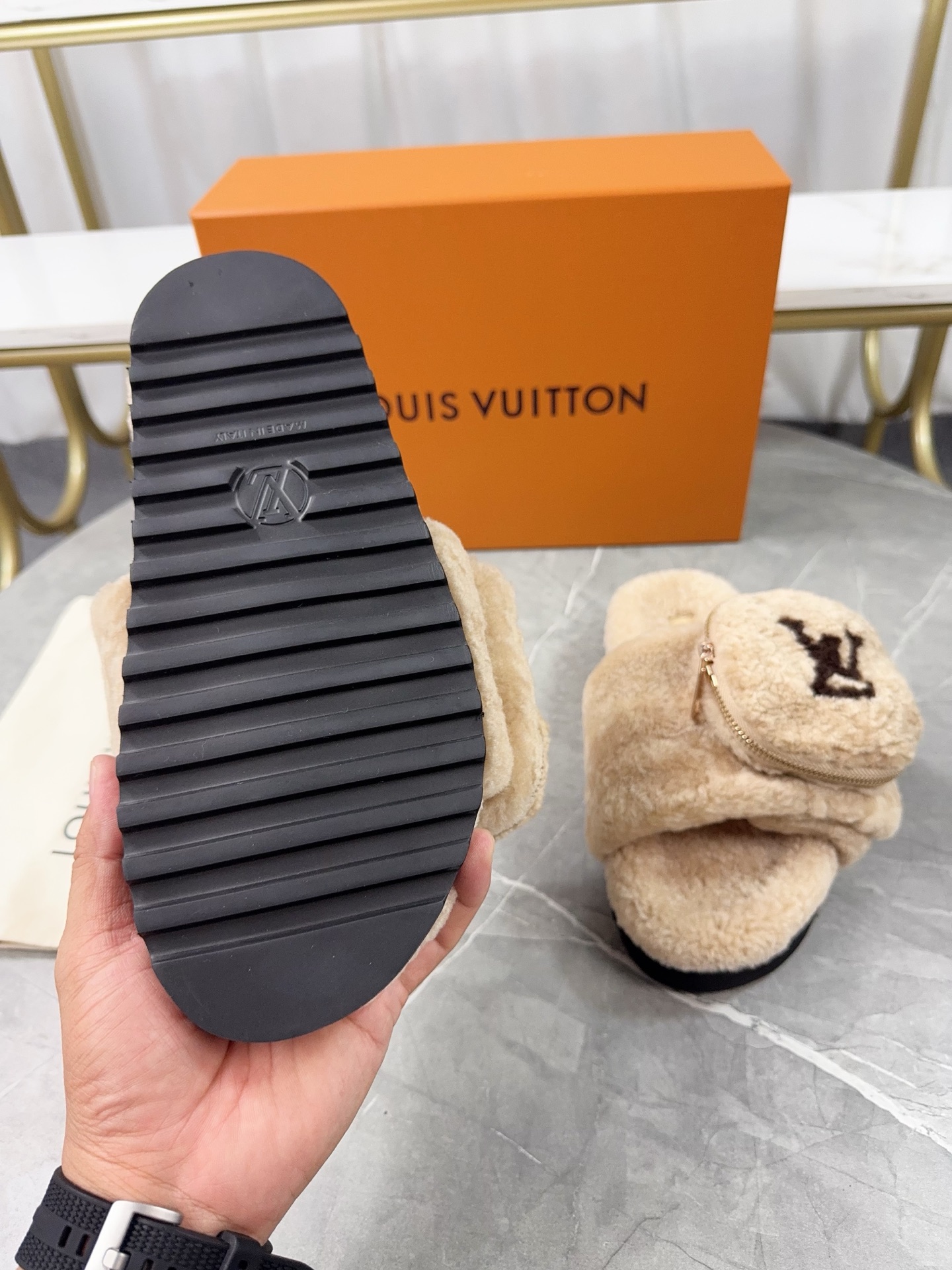 LV 一比一毛絨拖鞋 奶油色小口袋設計休閒款｜歐美奢侈品精品推薦