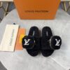 LV 高仿毛絨拖鞋 黑色小口袋設計百搭款｜歐美奢侈品精品推薦