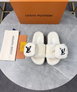LV 高仿毛絨拖鞋 奶白小口袋設計冬季款