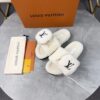 LV 高仿羊羔絨拖鞋 奶白黑標口袋款｜歐美奢侈品精品推薦