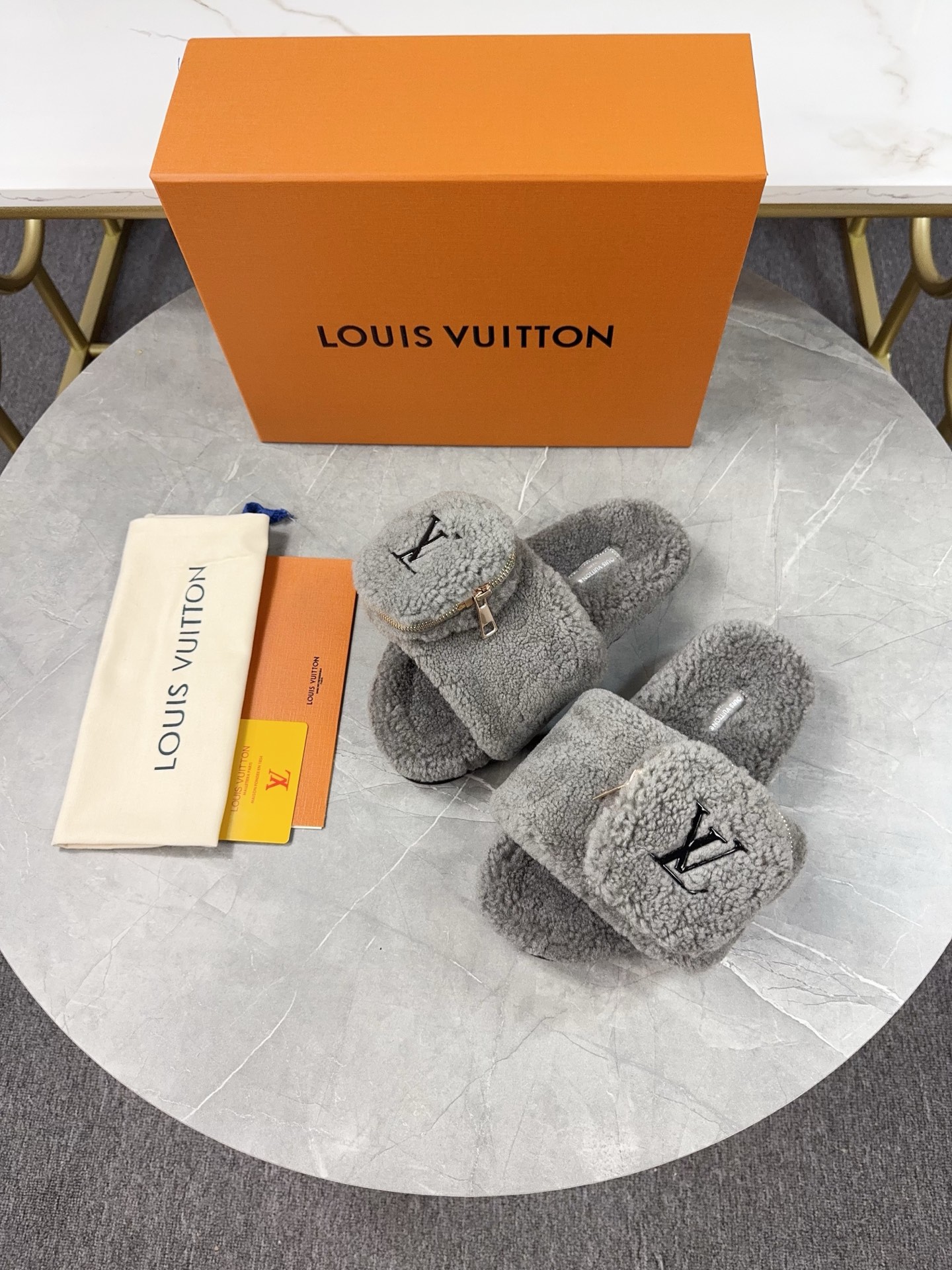 LV 高仿羊羔絨拖鞋 灰色口袋款｜歐美奢侈品精品推薦