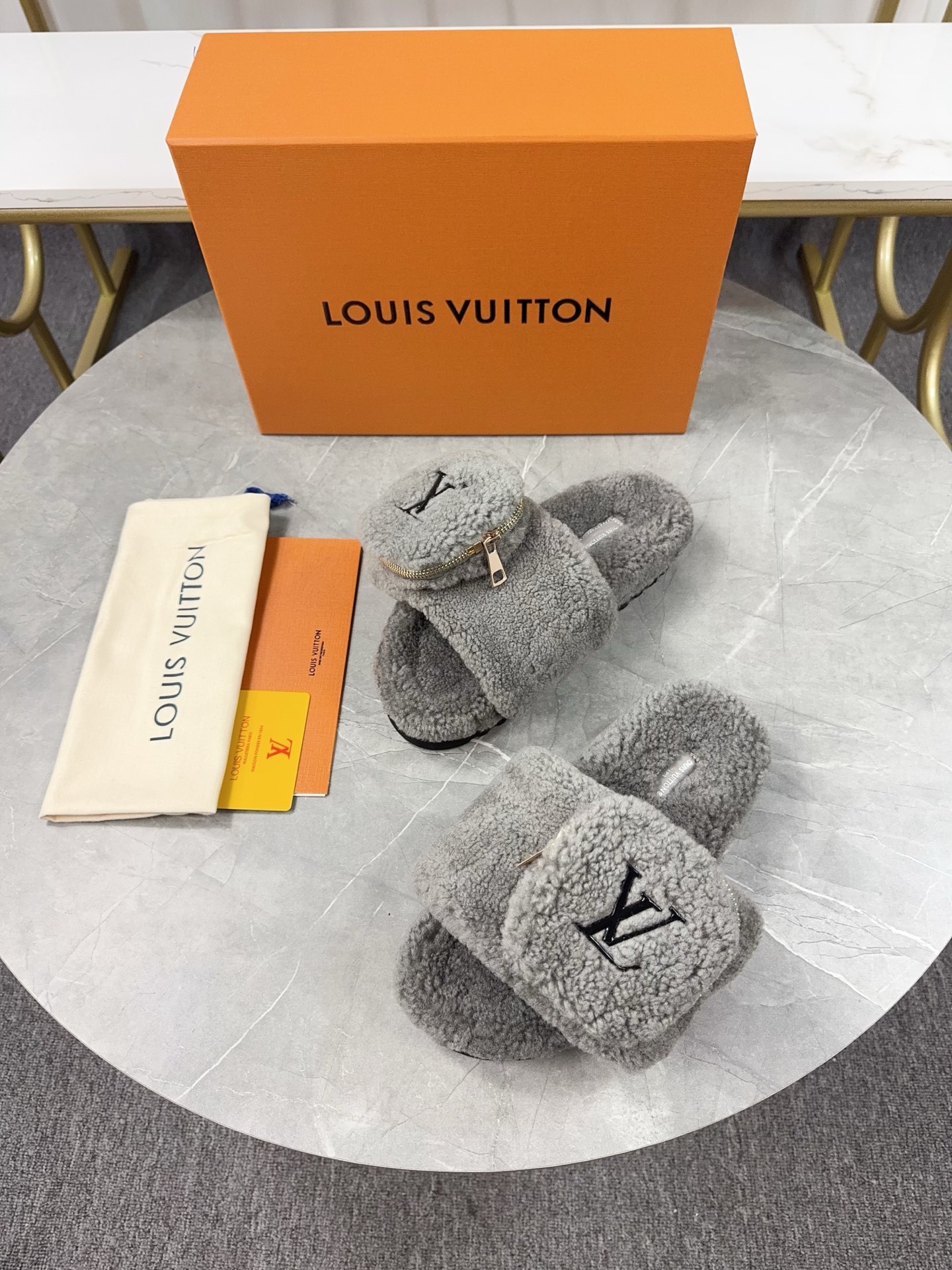 LV 高仿羊羔絨拖鞋 灰色口袋款｜歐美奢侈品精品推薦