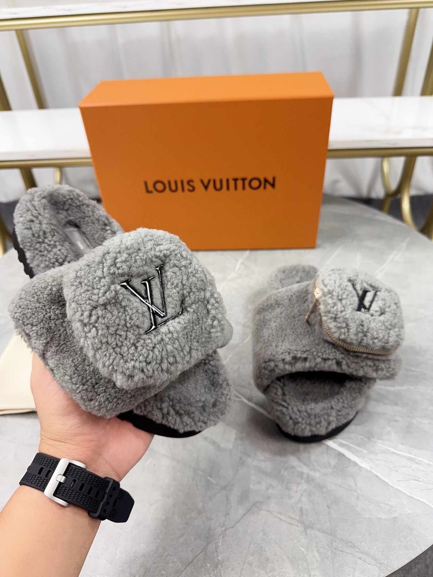 LV 高仿羊羔絨拖鞋 灰色口袋款｜歐美奢侈品精品推薦