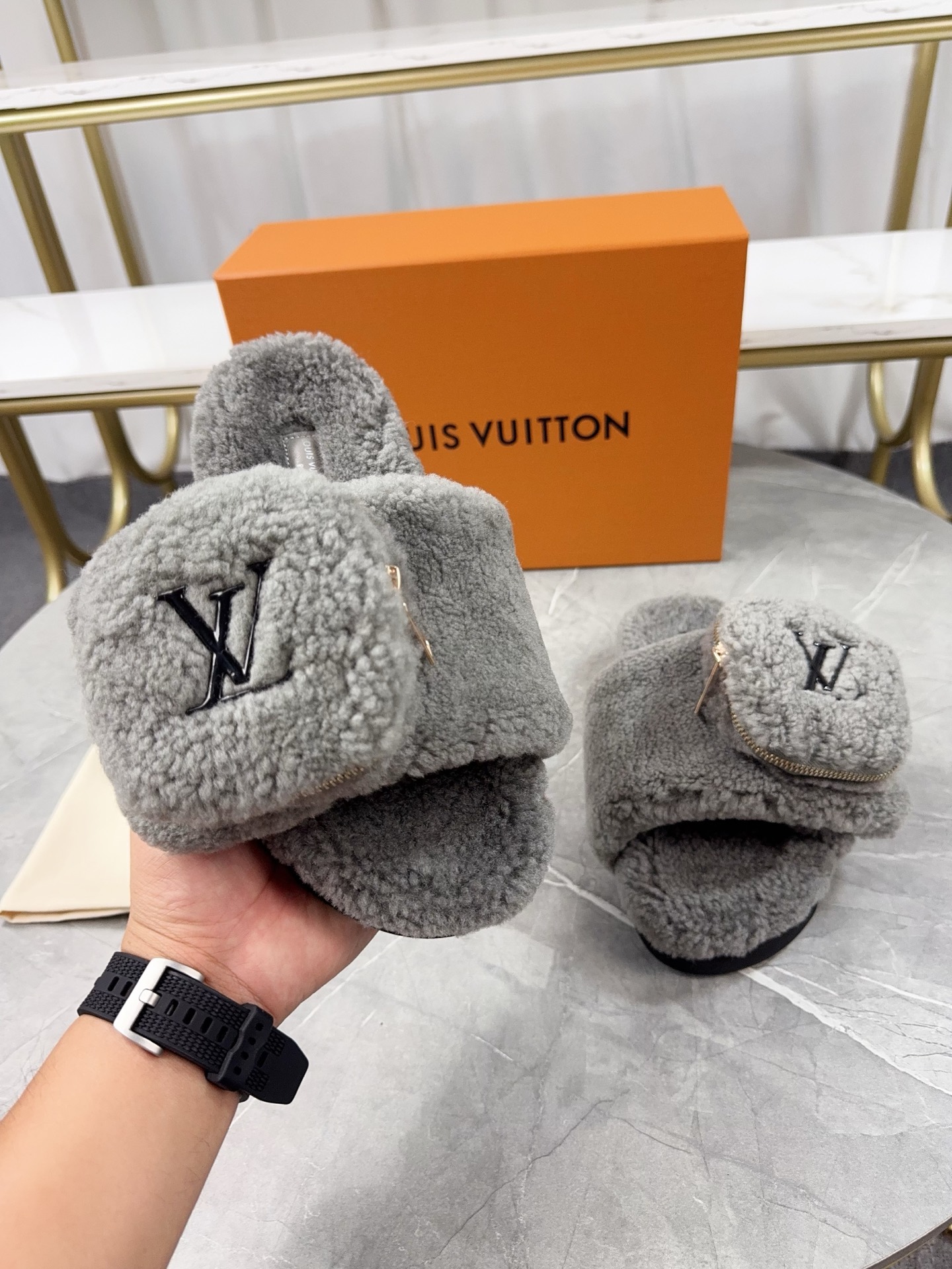 LV 高仿羊羔絨拖鞋 灰色口袋款｜歐美奢侈品精品推薦