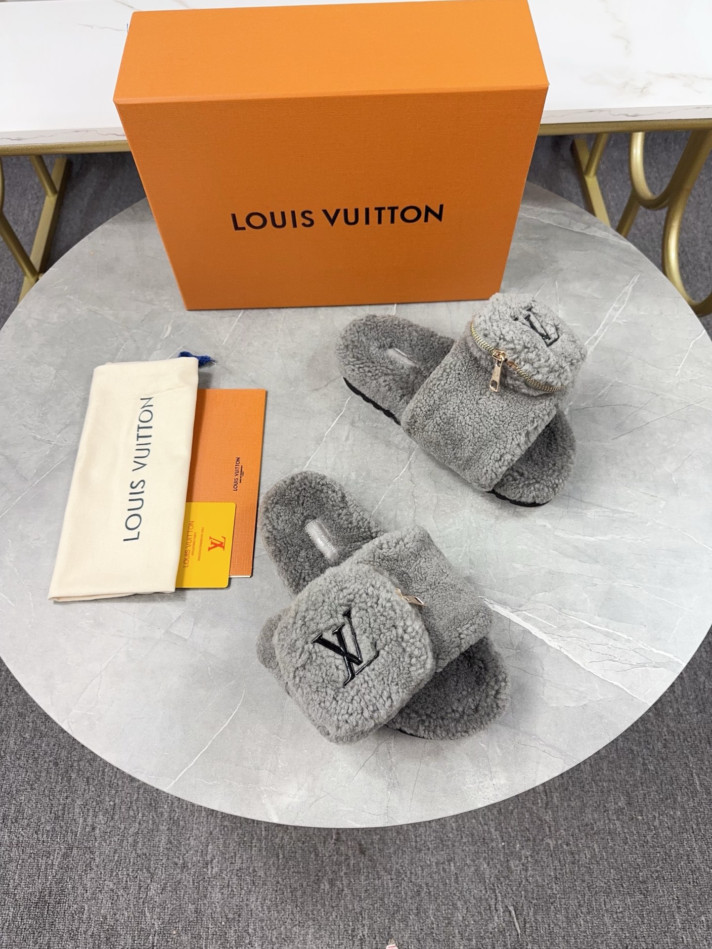 LV 高仿羊羔絨拖鞋 灰色口袋款｜歐美奢侈品精品推薦