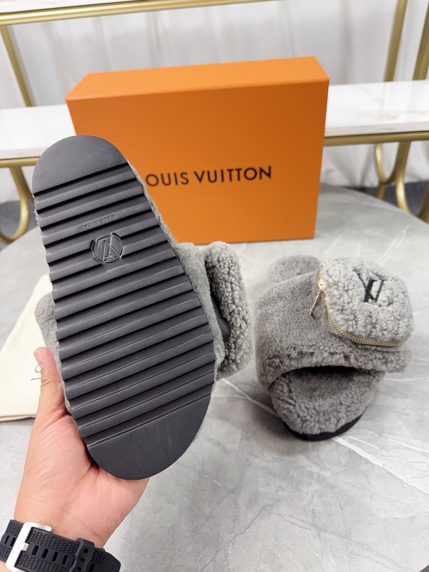 LV 高仿羊羔絨拖鞋 灰色口袋款｜歐美奢侈品精品推薦