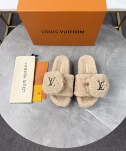 LV 高仿羊羔絨拖鞋 米色口袋款