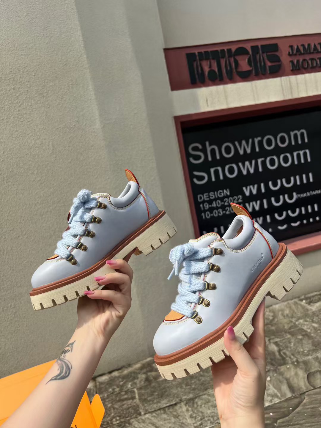 LV 一比一厚底休閒鞋 白色撞橘潮流款｜歐美奢侈品精品推薦