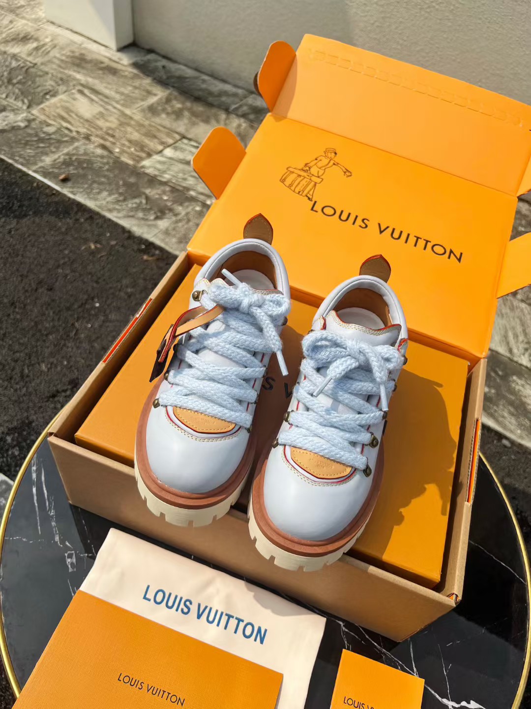 LV 一比一厚底休閒鞋 白色撞橘潮流款｜歐美奢侈品精品推薦