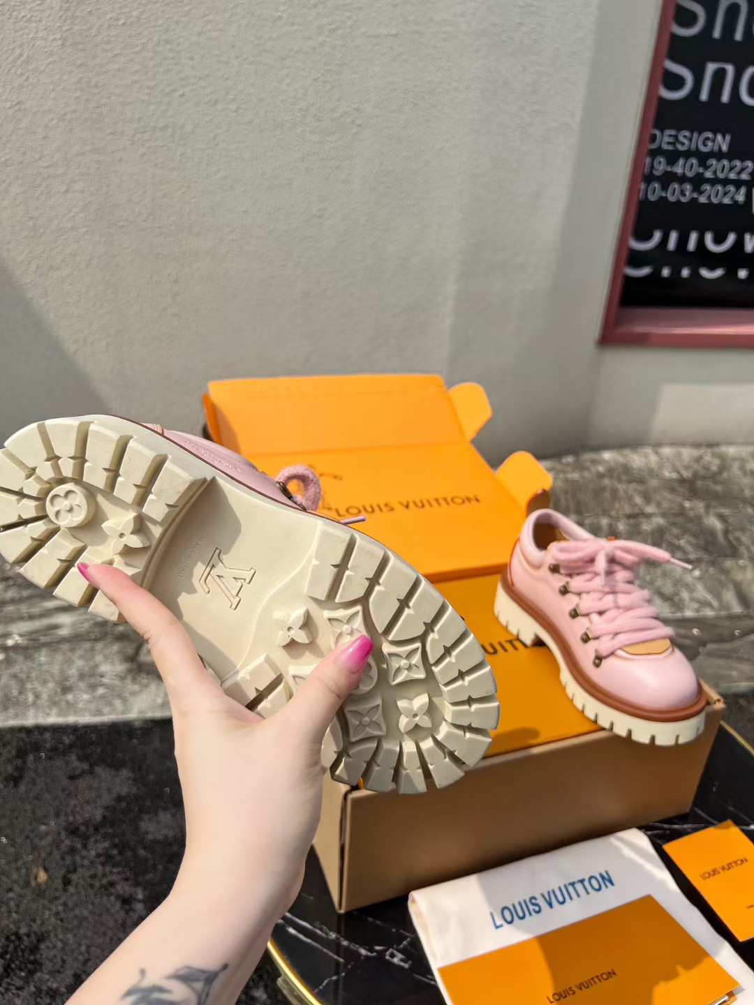 LV 高仿厚底休閒鞋 粉色甜美拼接款｜歐美奢侈品精品推薦