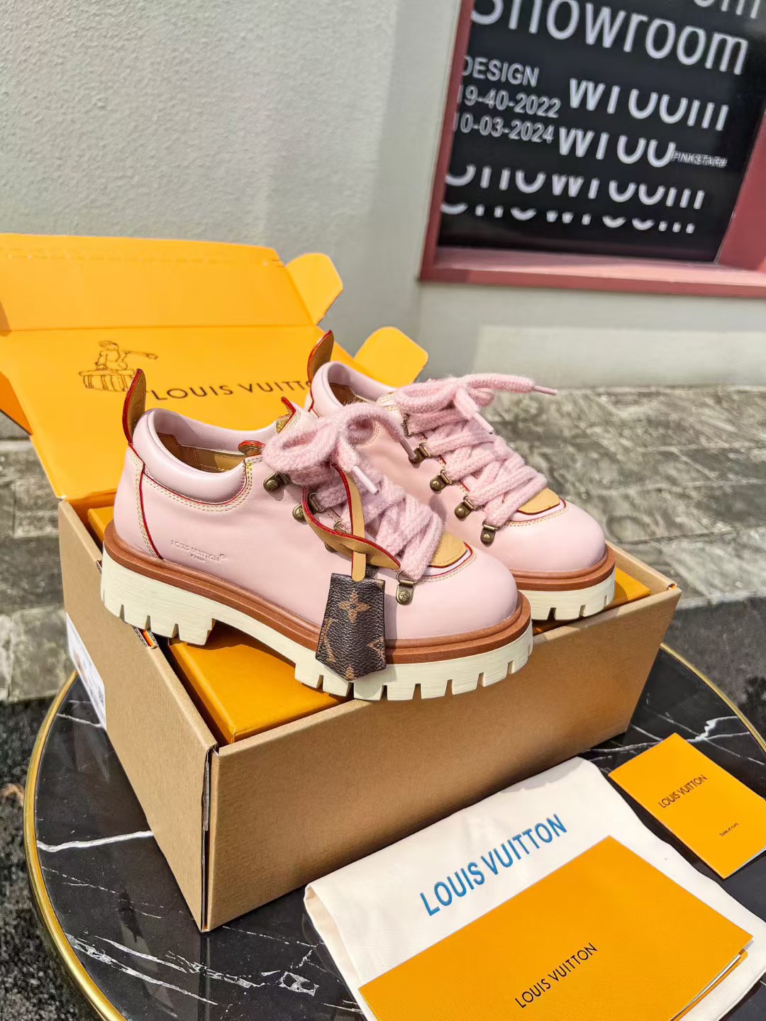 LV 高仿厚底休閒鞋 粉色甜美拼接款｜歐美奢侈品精品推薦