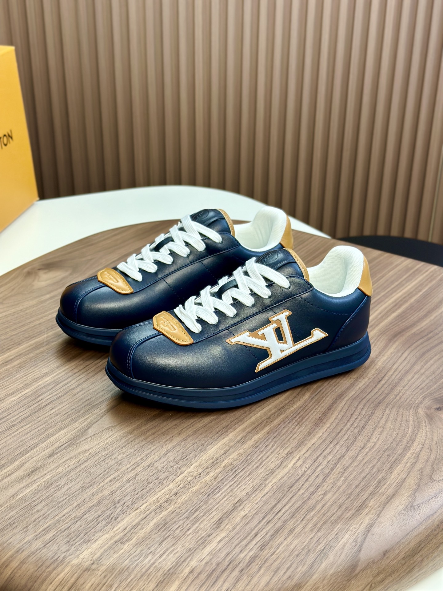 LV 高仿休閒運動鞋 黑色拼接經典款｜歐美奢侈品精品推薦