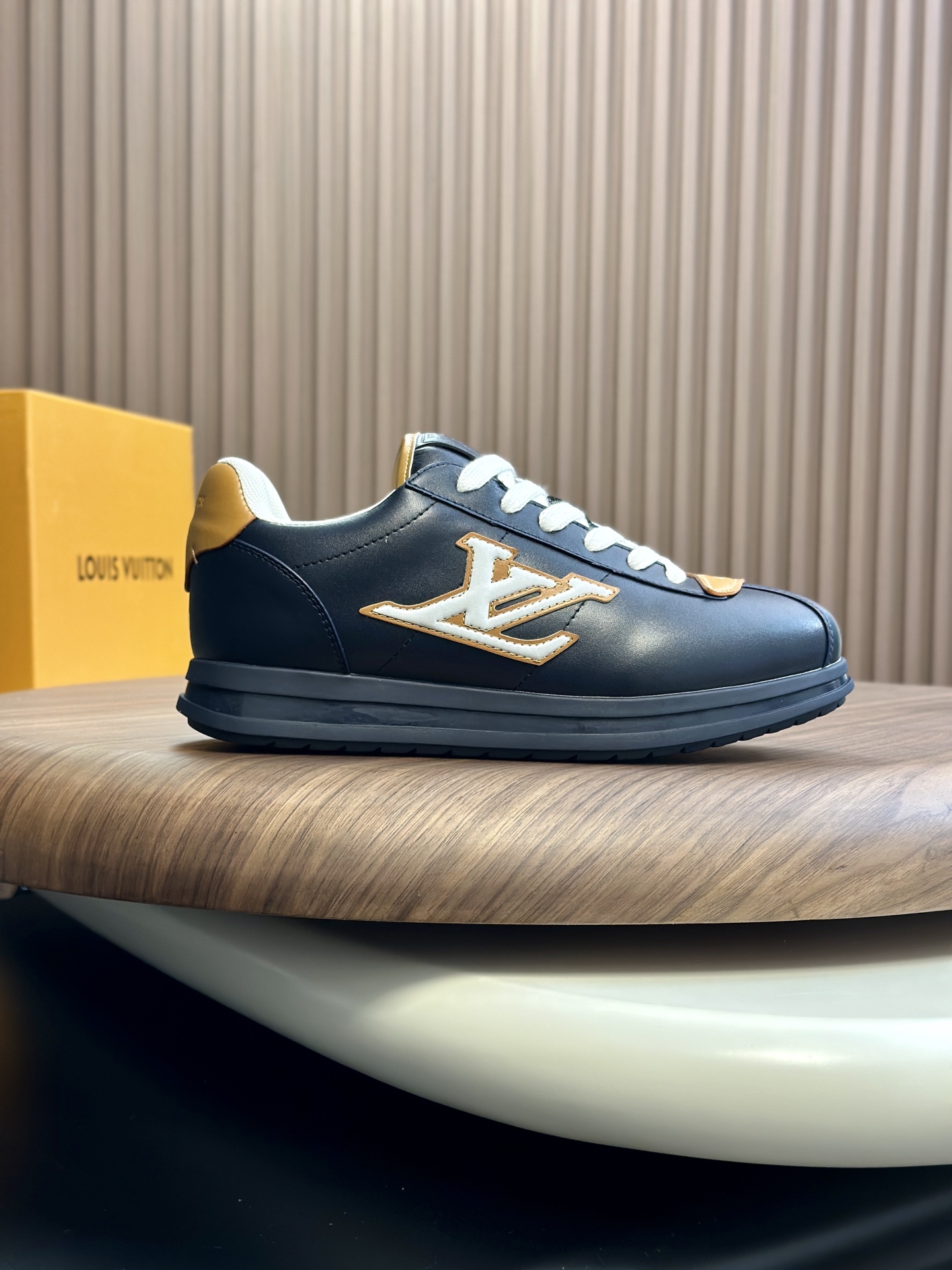 LV 高仿休閒運動鞋 黑色拼接經典款｜歐美奢侈品精品推薦