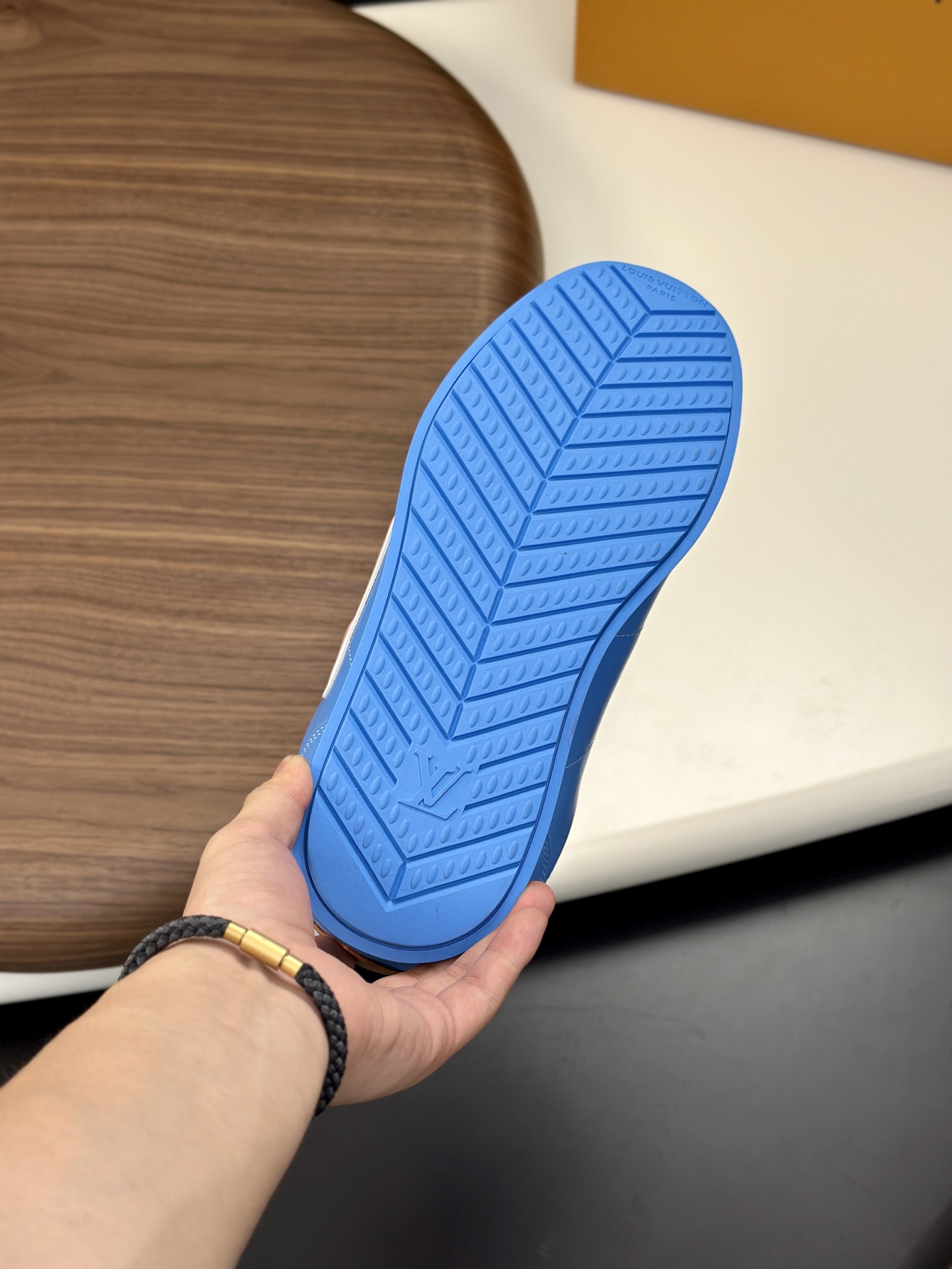 LV 高仿運動鞋 湖水藍拼棕色亮眼款｜歐美奢侈品精品推薦