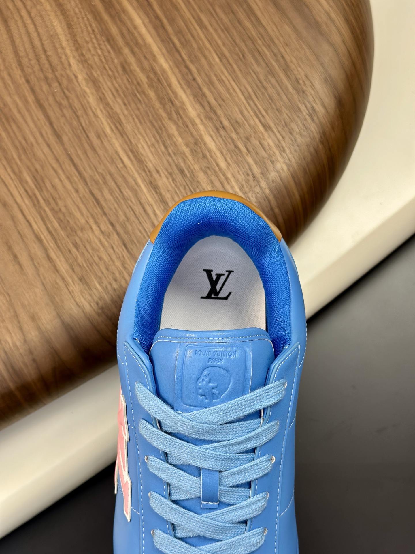 LV 高仿運動鞋 湖水藍拼棕色亮眼款｜歐美奢侈品精品推薦