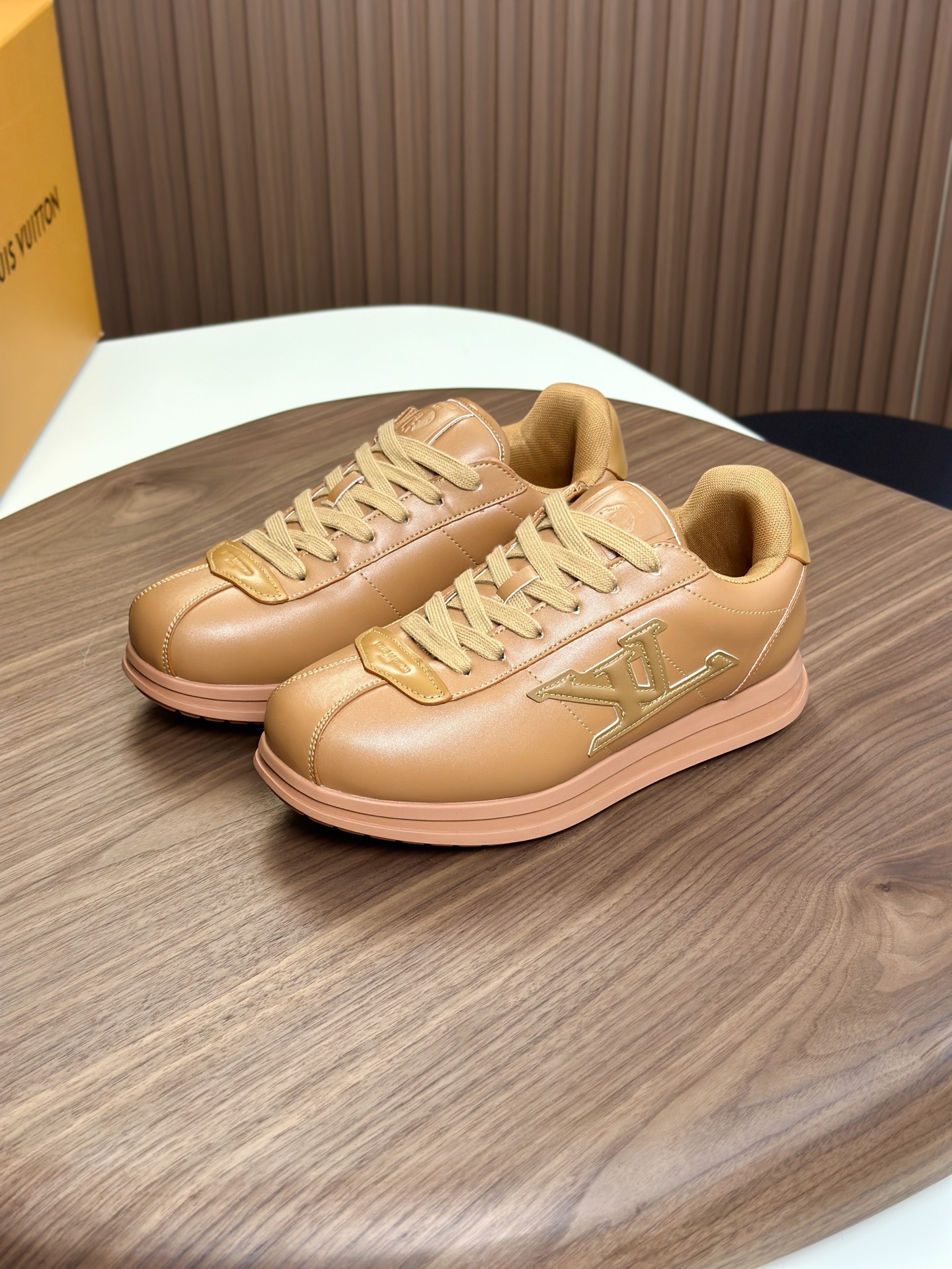 LV 高仿運動鞋 焦糖棕百搭時尚款｜歐美奢侈品精品推薦