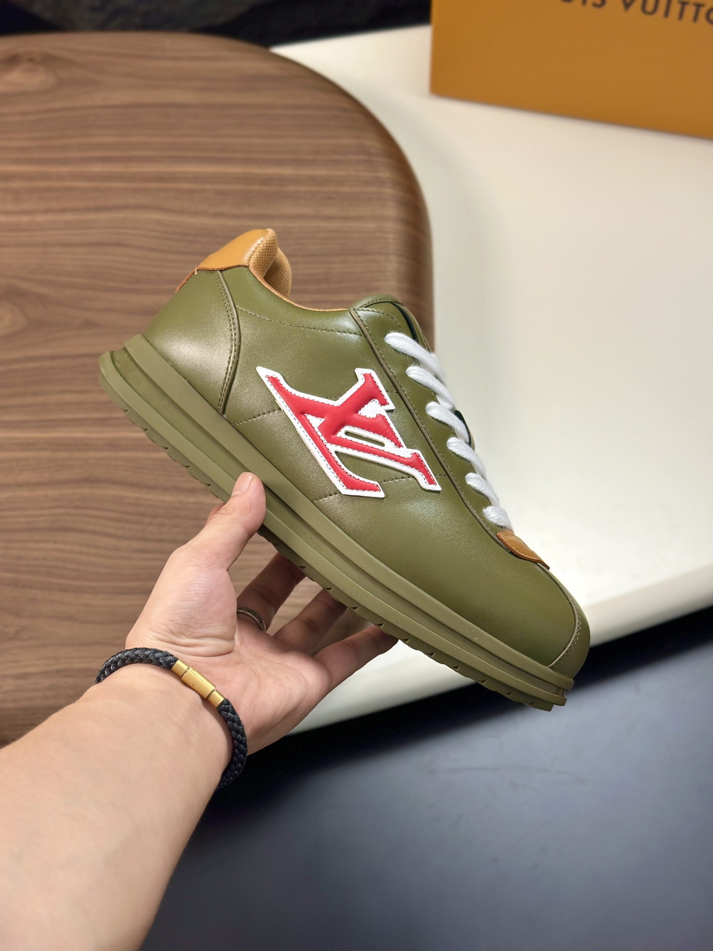 LV 高仿運動鞋 綠色休閒百搭款｜歐美奢侈品精品推薦