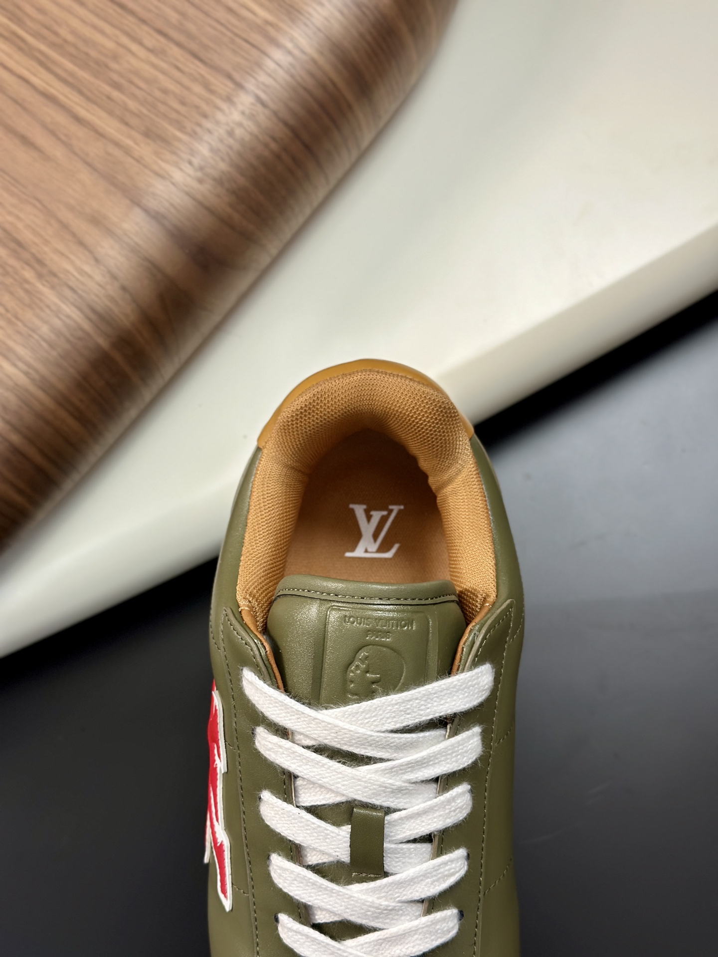 LV 高仿運動鞋 綠色休閒百搭款｜歐美奢侈品精品推薦