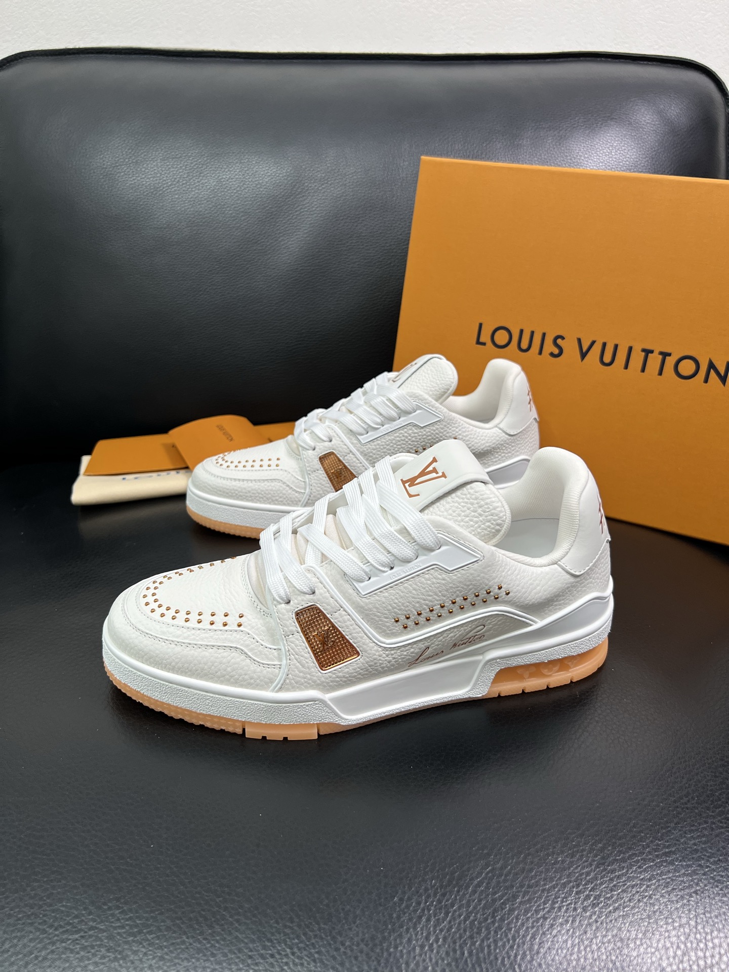 LV 高仿運動鞋 白棕拼色 男士潮流板鞋 舒適百搭｜歐美奢侈品精品推薦