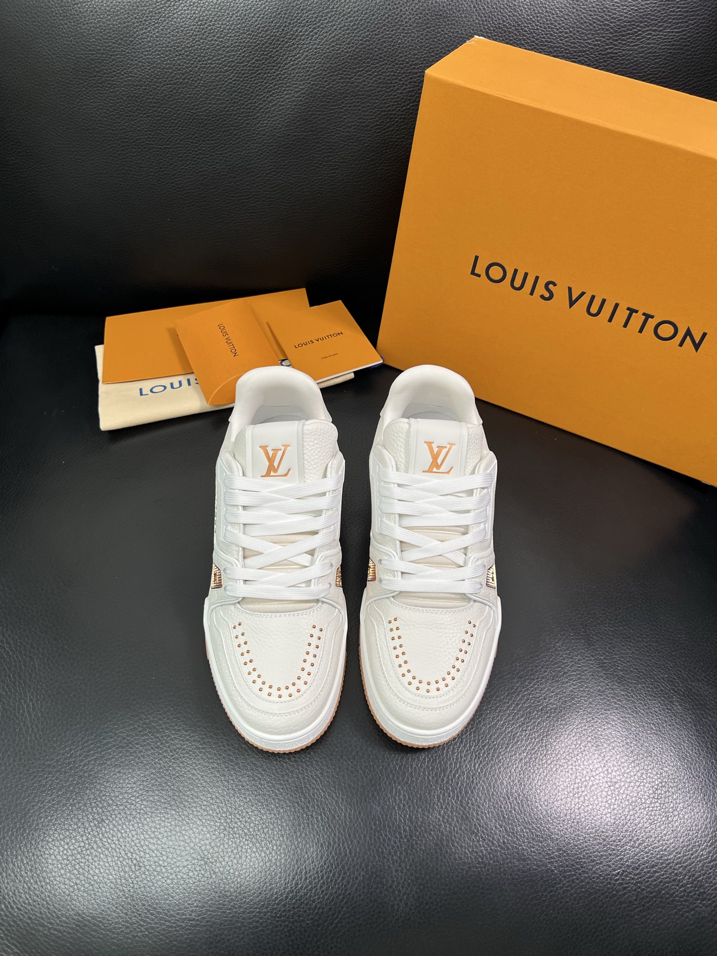 LV 高仿運動鞋 白棕拼色 男士潮流板鞋 舒適百搭｜歐美奢侈品精品推薦