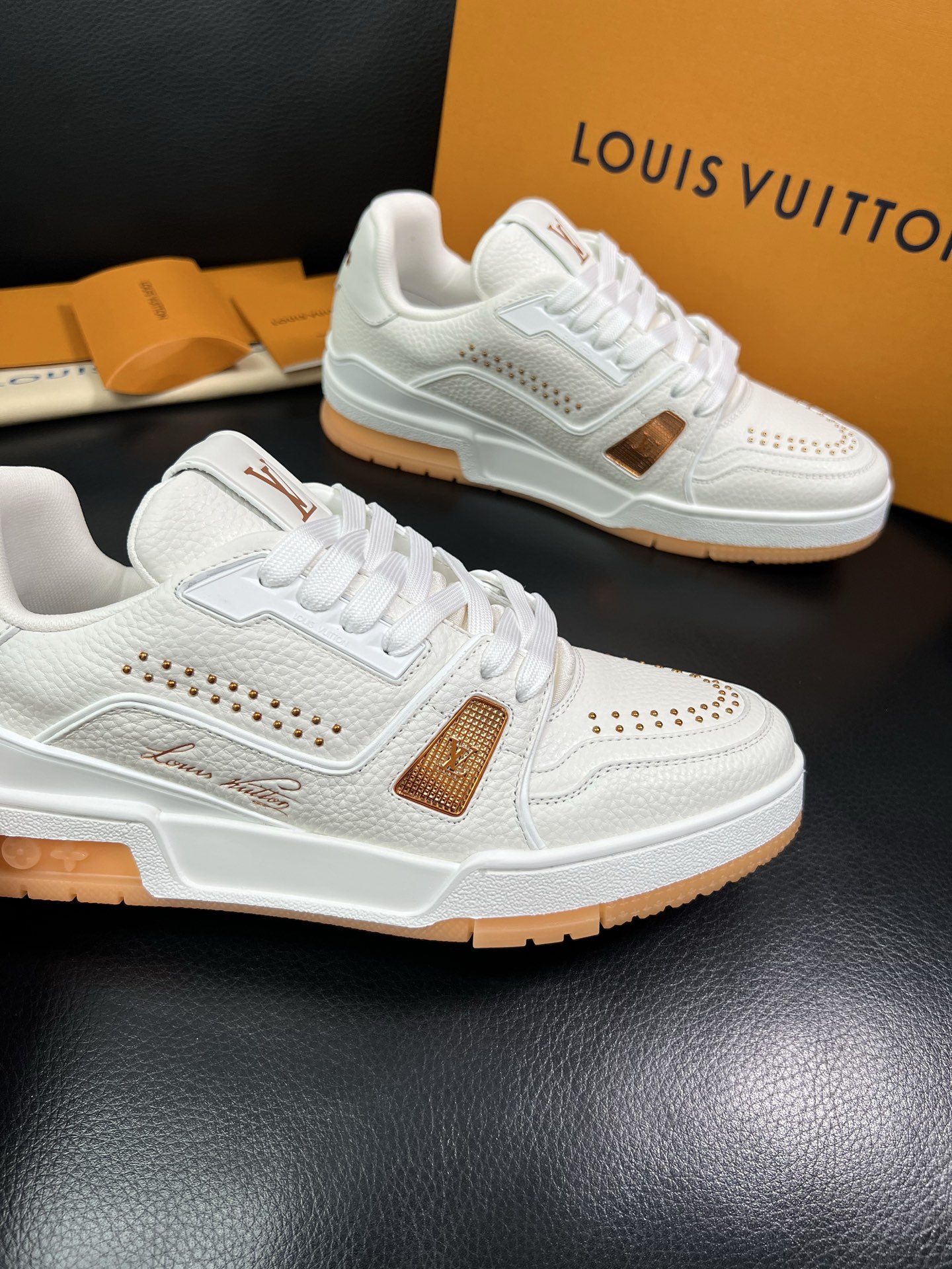 LV 高仿運動鞋 白棕拼色 男士潮流板鞋 舒適百搭｜歐美奢侈品精品推薦