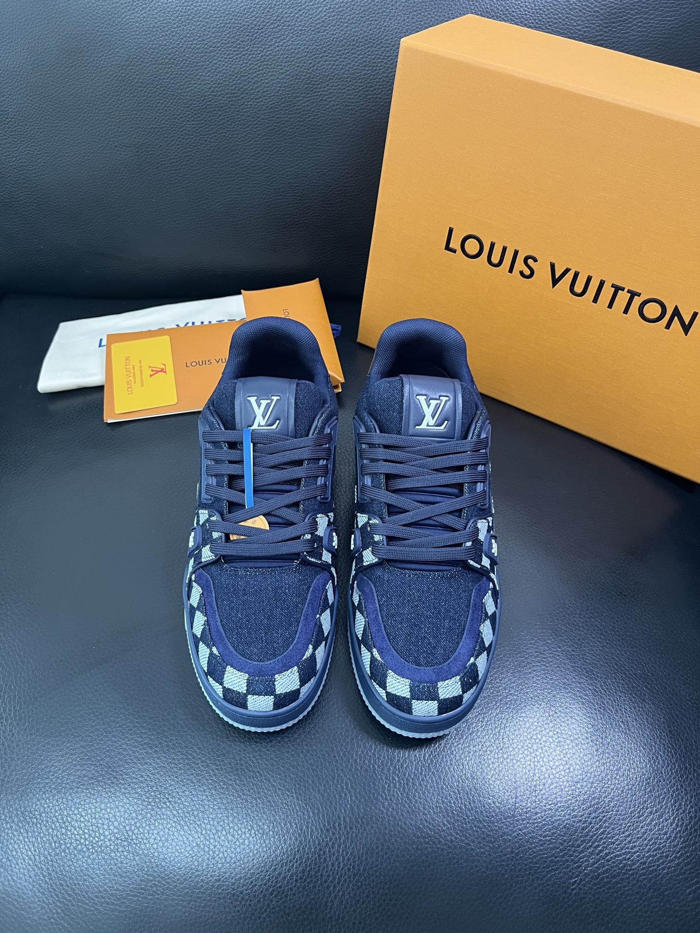 LV 高仿棋盤格運動鞋 藍色帆布 經典百搭款｜歐美奢侈品精品推薦