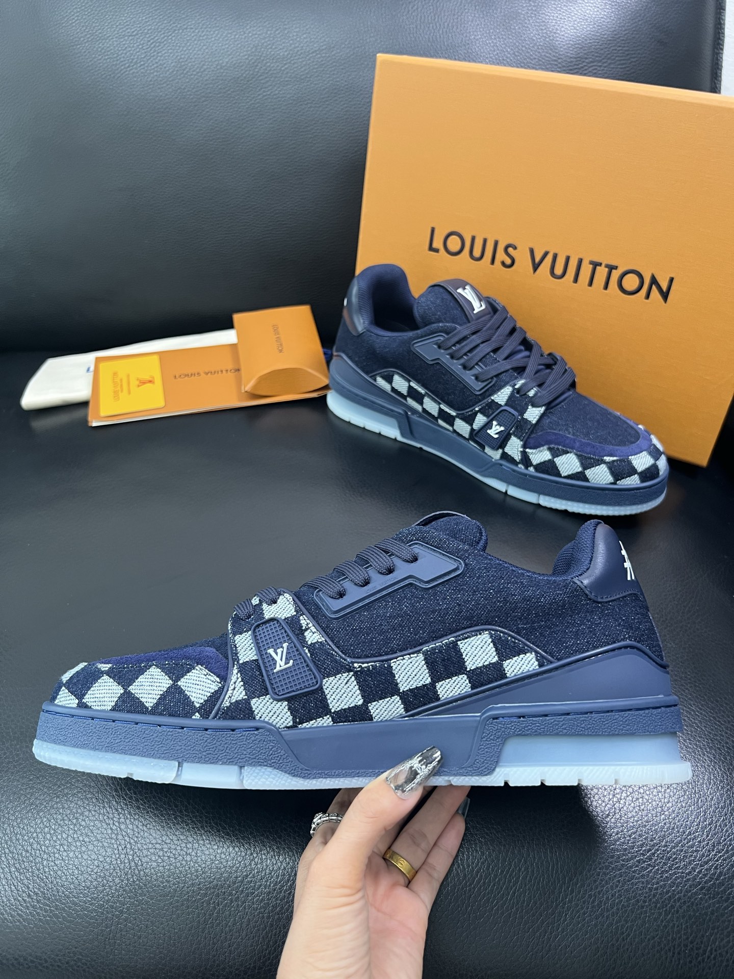 LV 高仿棋盤格運動鞋 藍色帆布 經典百搭款｜歐美奢侈品精品推薦