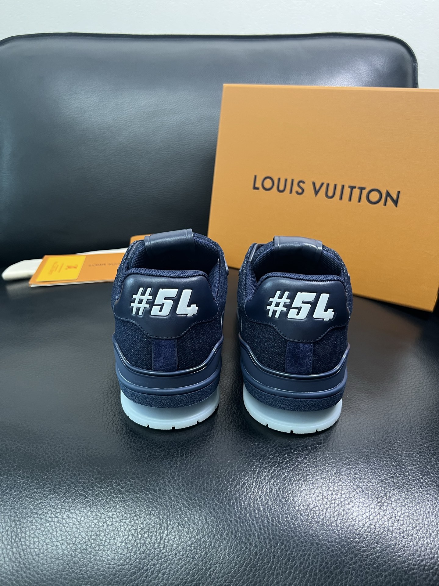 LV 高仿棋盤格運動鞋 藍色帆布 經典百搭款｜歐美奢侈品精品推薦