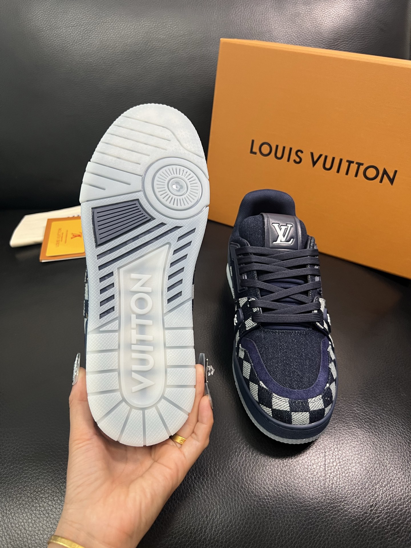 LV 高仿棋盤格運動鞋 藍色帆布 經典百搭款｜歐美奢侈品精品推薦