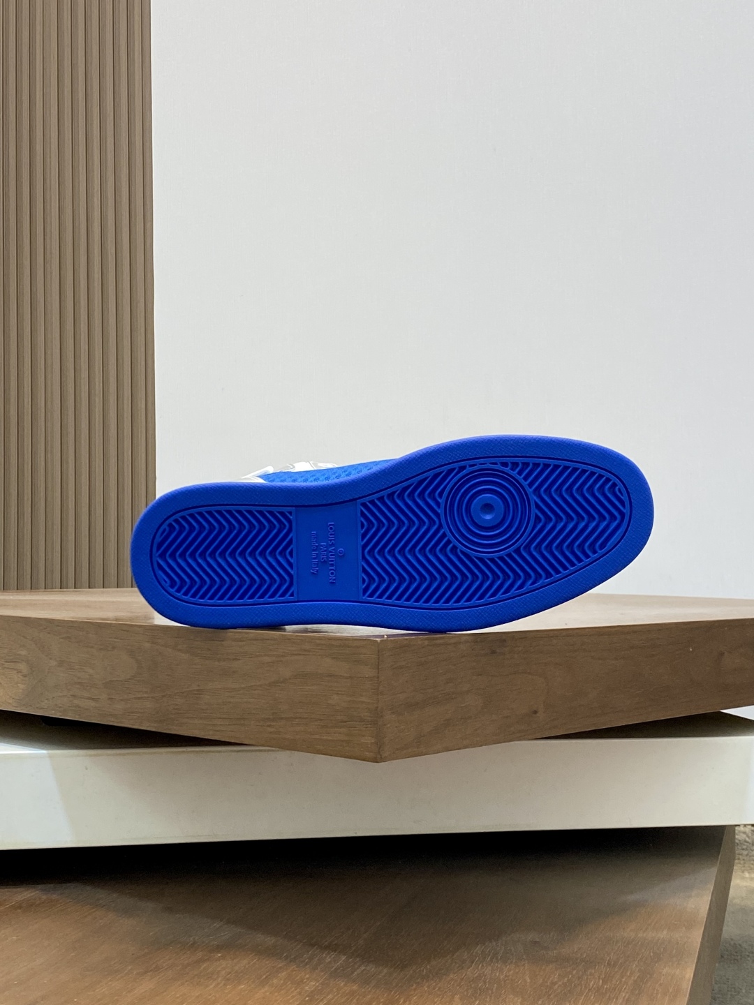 LV 一比一藍白高筒運動鞋 金屬質感 時尚百搭款｜歐美奢侈品精品推薦