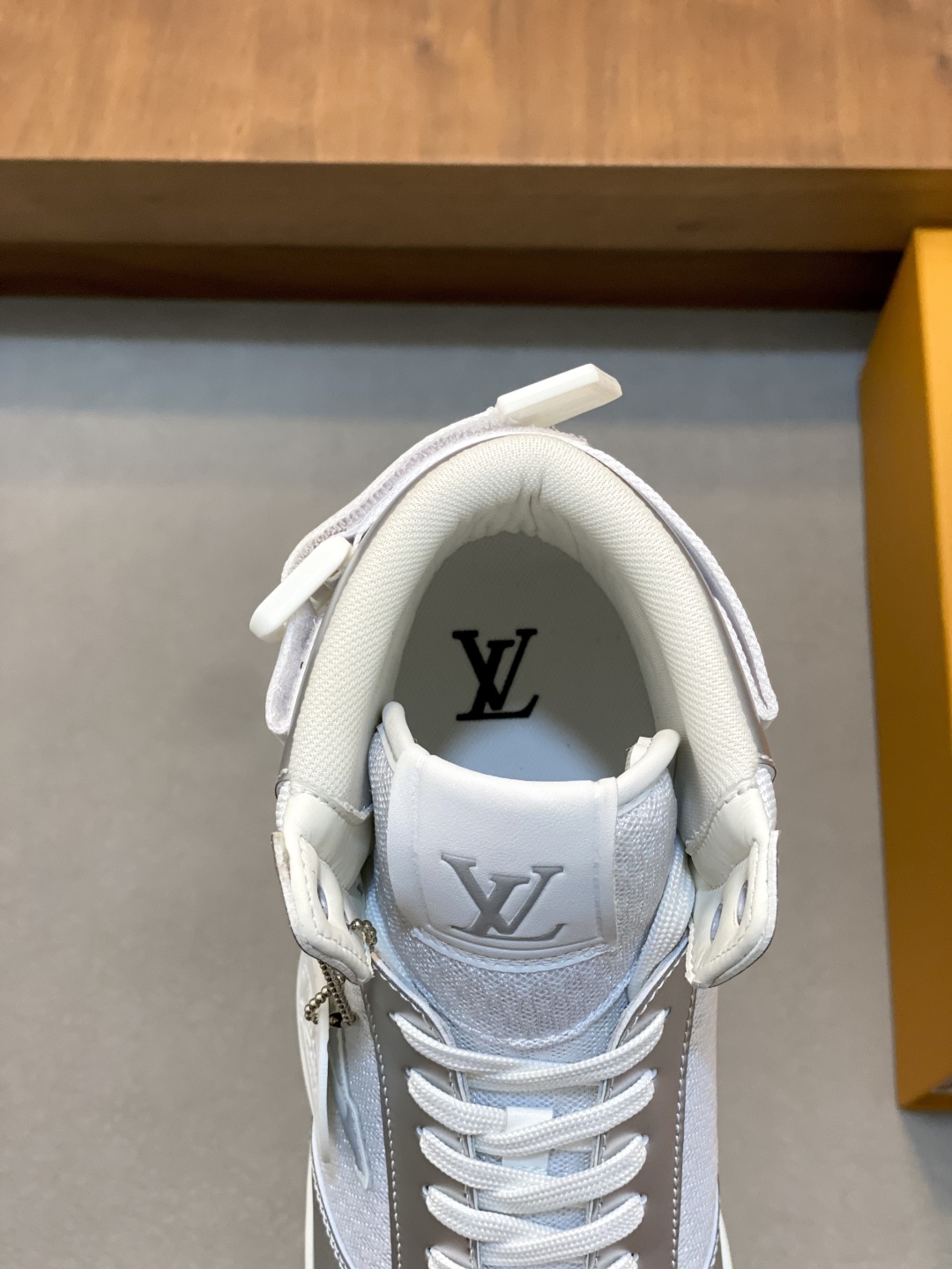 LV 原單白銀高筒運動鞋 簡約百搭 潮流設計款｜歐美奢侈品精品推薦