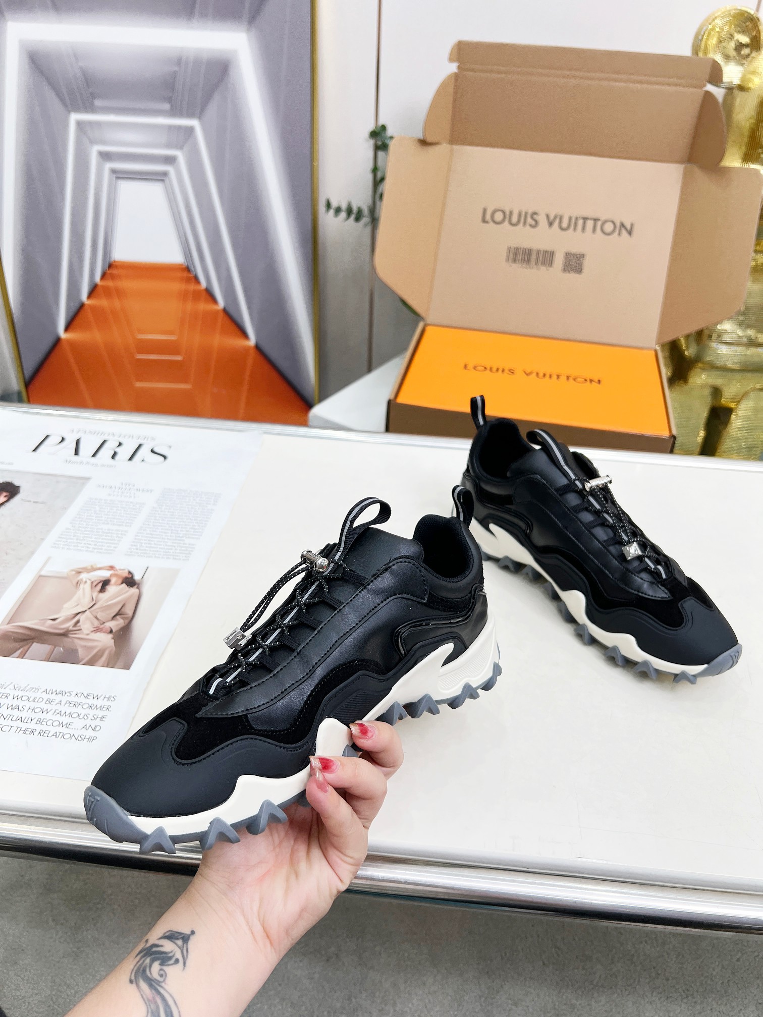 LV 一比一黑白運動鞋 男士拼色潮流舒適鞋款|超A仿原單精品圖片 11 LV 一比一黑白運動鞋 男士拼色潮流舒適鞋款|歐美奢侈品精品推薦