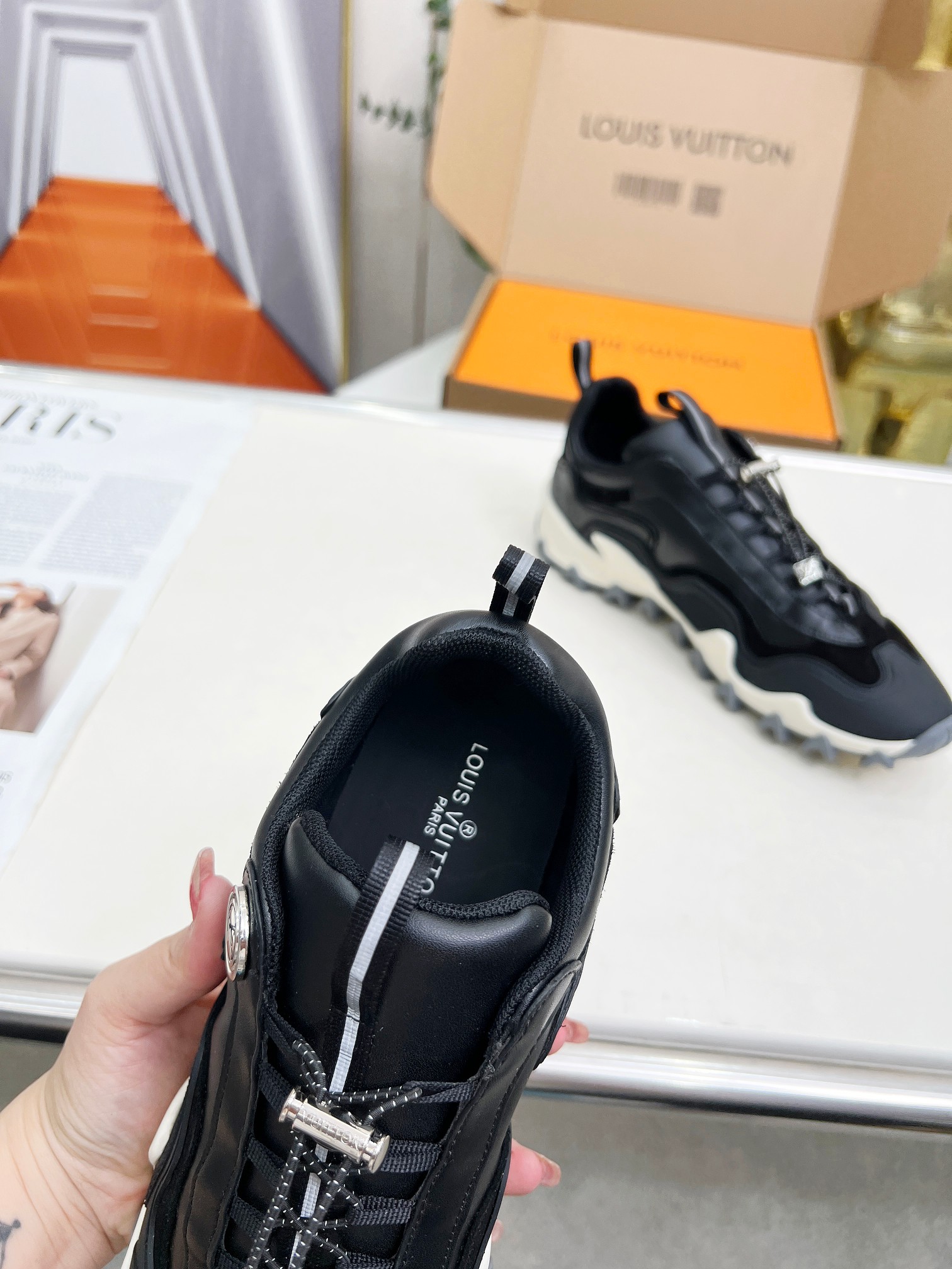 LV 一比一黑白運動鞋 男士拼色潮流舒適鞋款|超A仿原單精品圖片 7 LV 一比一黑白運動鞋 男士拼色潮流舒適鞋款|歐美奢侈品精品推薦