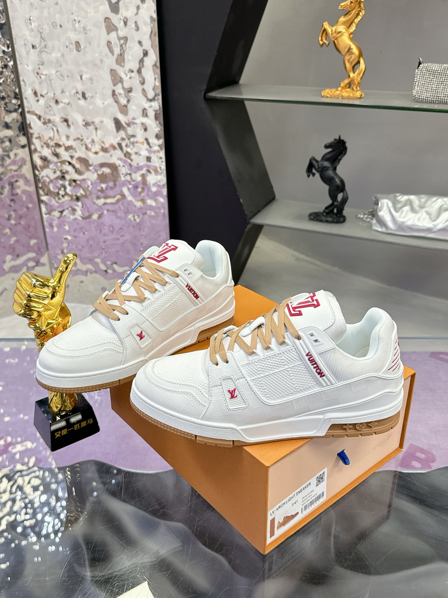 LV 高仿白色低筒運動鞋 經典紅標細節設計|超A仿原單精品圖片 12 LV 高仿白色低筒運動鞋 經典紅標細節設計|歐美奢侈品精品推薦