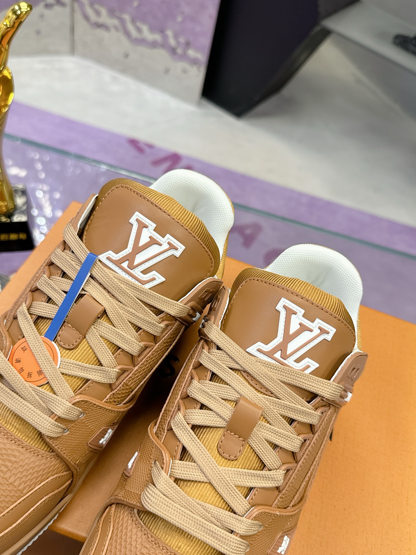 LV 高仿駝色低筒運動鞋 經典百搭休閒款|超A仿原單精品圖片 9 LV 高仿駝色低筒運動鞋 經典百搭休閒款|歐美奢侈品精品推薦