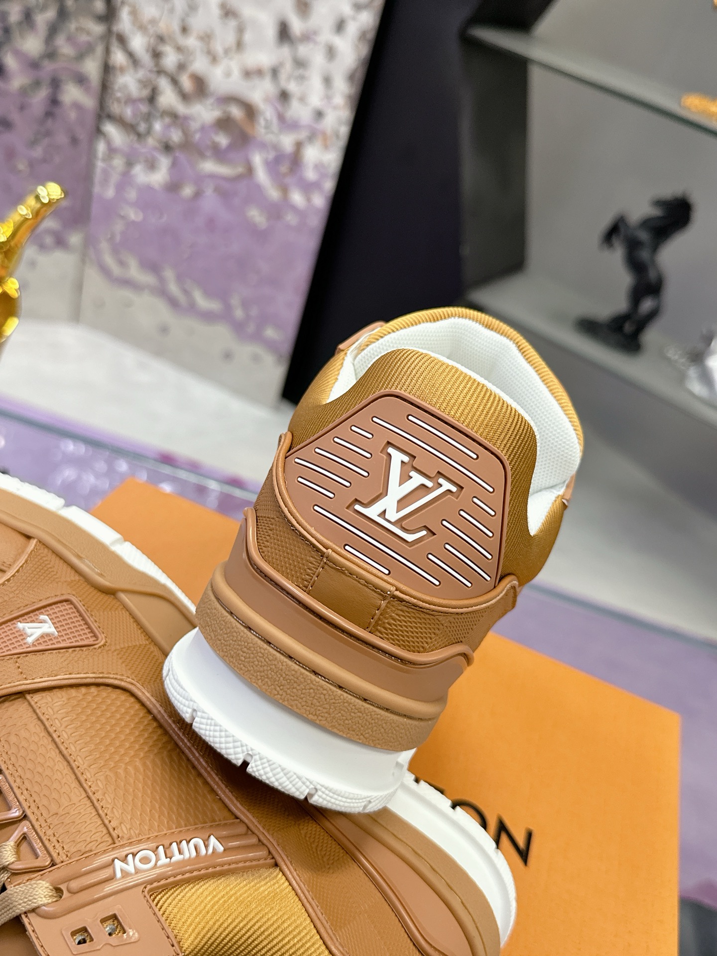 LV 高仿駝色低筒運動鞋 經典百搭休閒款|超A仿原單精品圖片 7 LV 高仿駝色低筒運動鞋 經典百搭休閒款|歐美奢侈品精品推薦