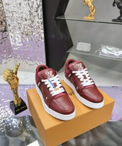 LV 高仿酒紅低幫運動鞋 時尚百搭款