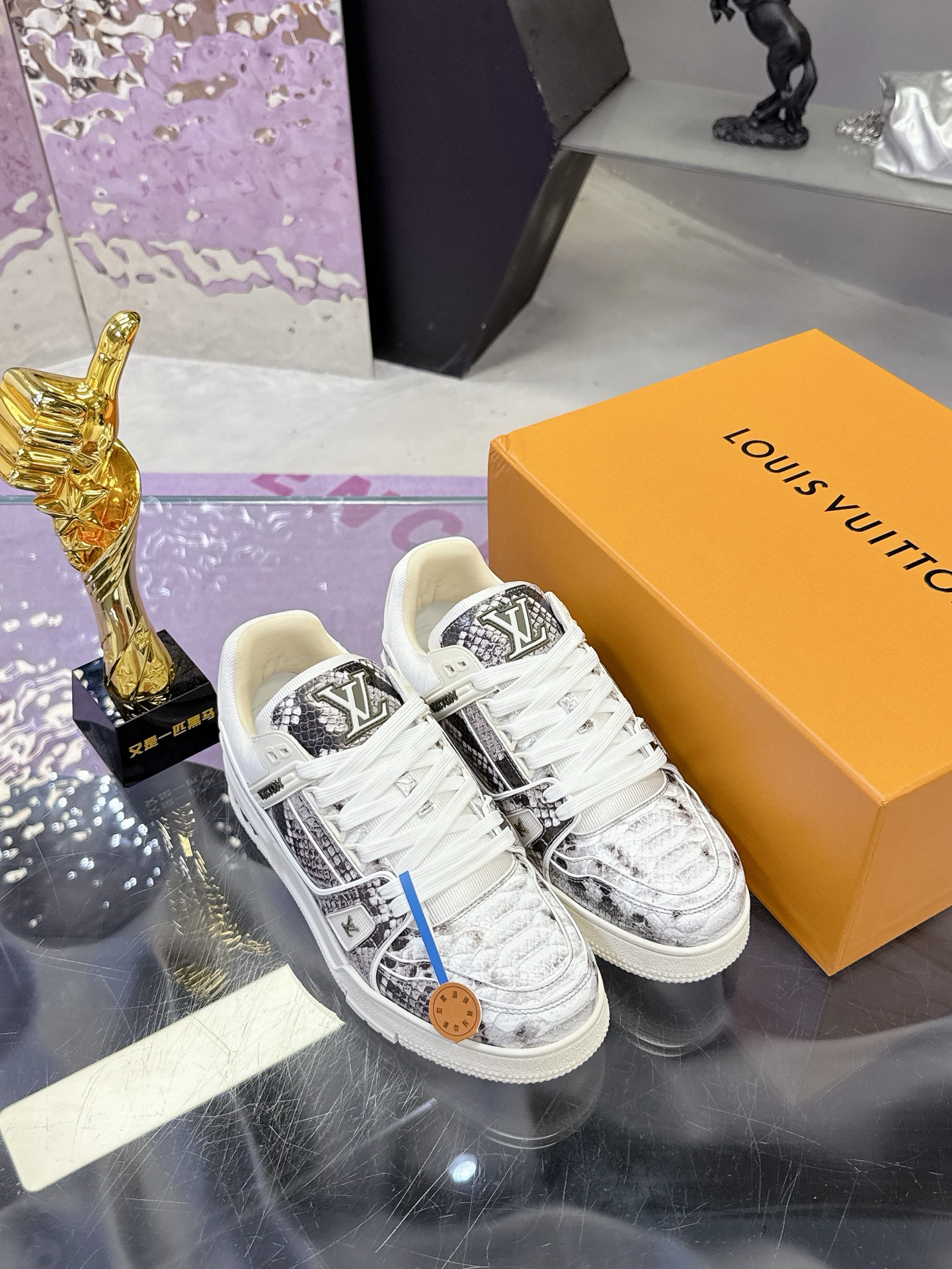 LV 精品仿製經典 Trainer 運動鞋 蟒蛇紋拼接設計款|超A仿原單精品圖片 11 LV 精品仿製經典 Trainer 運動鞋 蟒蛇紋拼接設計款|歐美奢侈品精品推薦